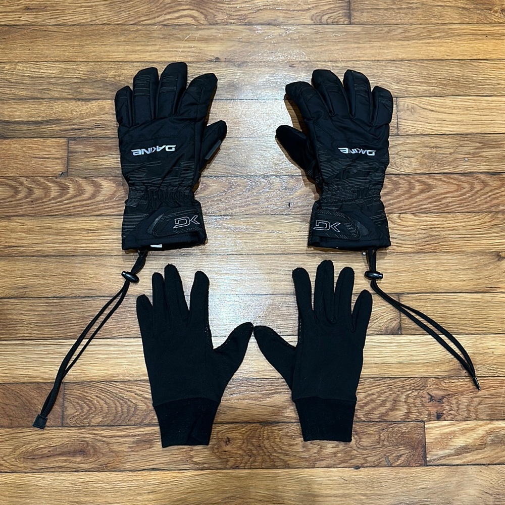 Dakine. Size M. Black.